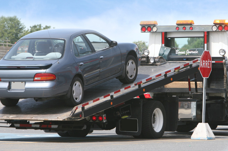 What to Do While Waiting for a Tow Truck: Safety Tips and Practical Advice