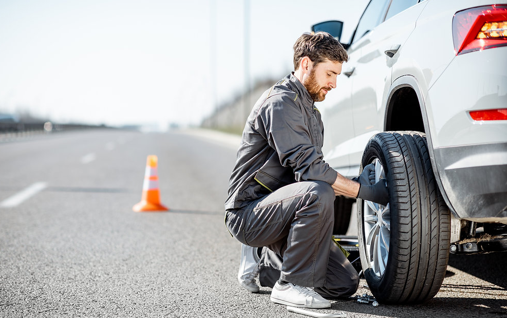 When to Consider Calling for Roadside Assistance