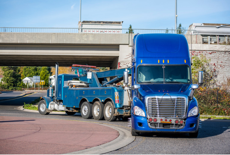 Requirements in Towing a Semi Truck in Memphis: Permits, Safety, and Choosing the Right Service